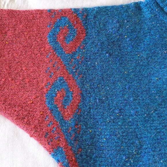 NWOT. Woman's Relax fit sweater with design. - Picture 8 of 8